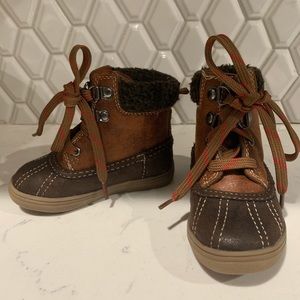 Brown hiking boots. Size 5.